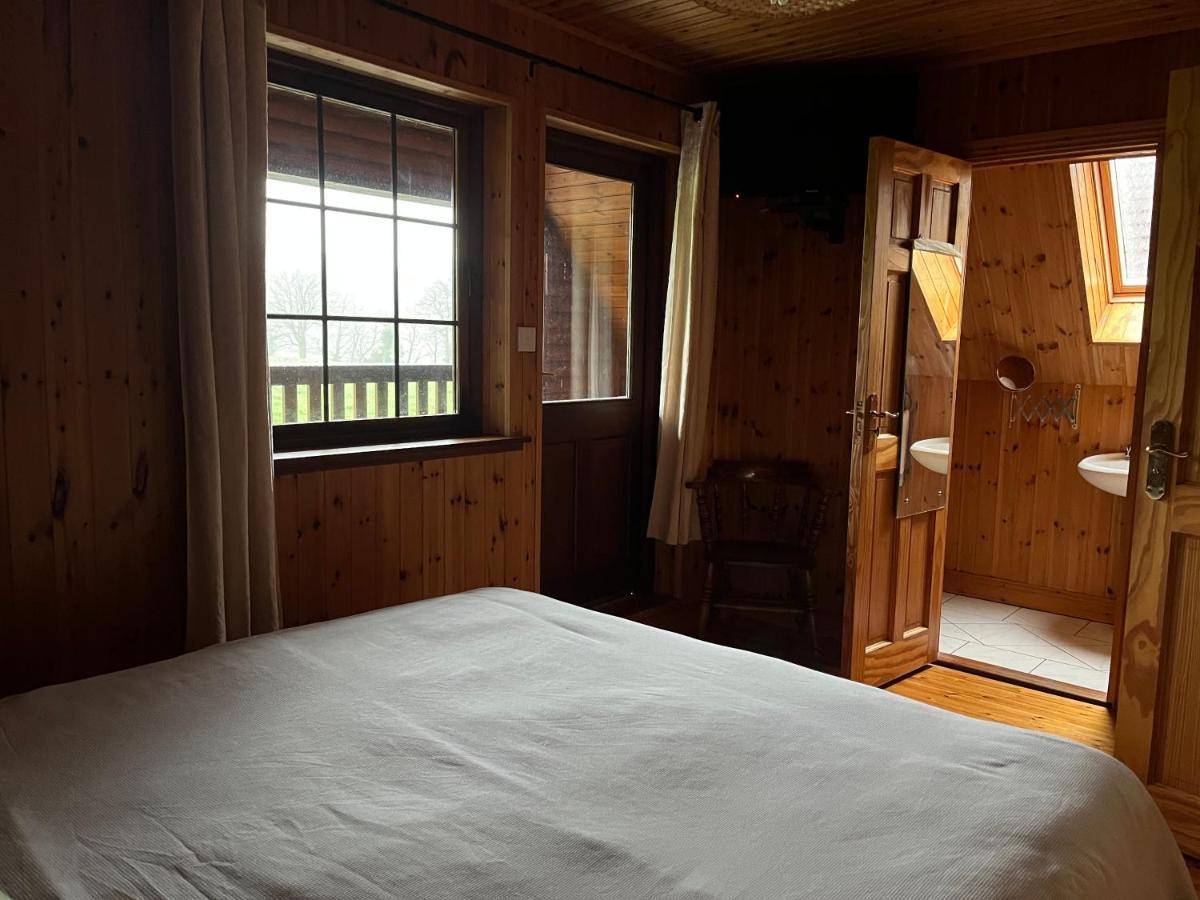 Cosy Lakeside Chalet With Option To Add Private Hot Tub Duneena エクステリア 写真