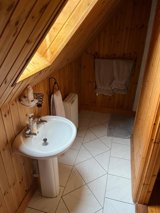 Cosy Lakeside Chalet With Option To Add Private Hot Tub Duneena エクステリア 写真