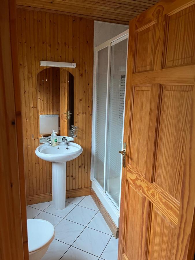 Cosy Lakeside Chalet With Option To Add Private Hot Tub Duneena エクステリア 写真