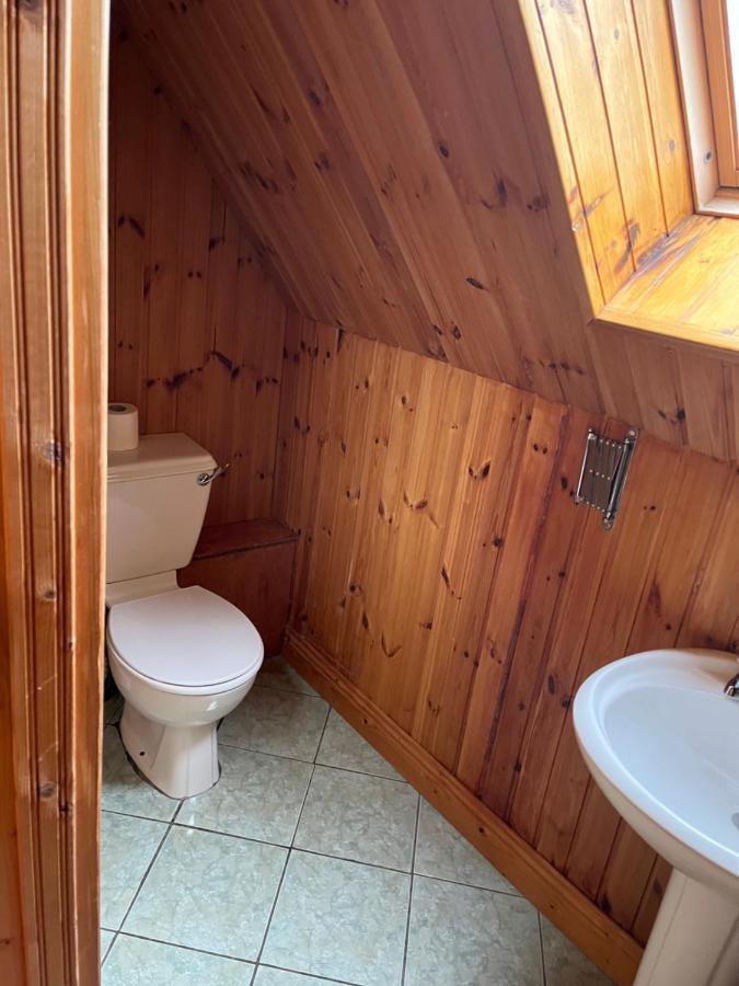 Cosy Lakeside Chalet With Option To Add Private Hot Tub Duneena エクステリア 写真