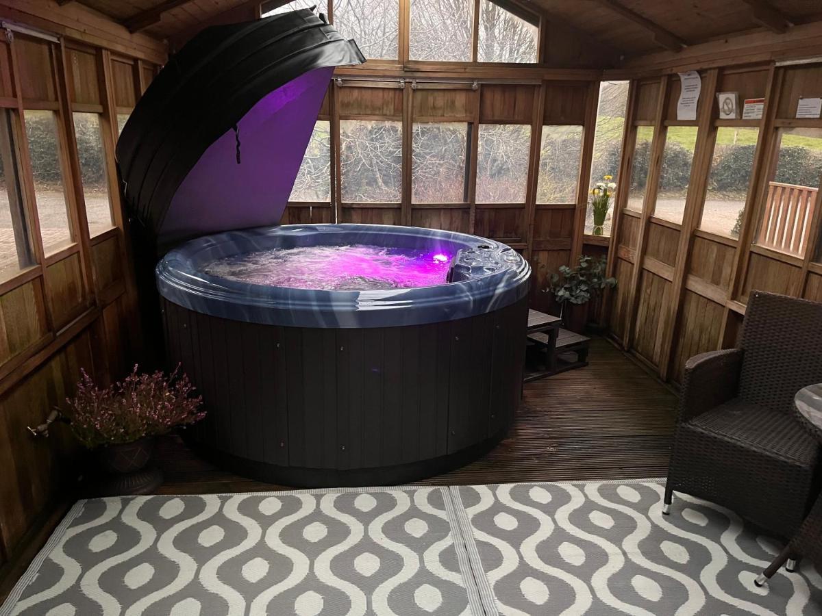 Cosy Lakeside Chalet With Option To Add Private Hot Tub Duneena エクステリア 写真