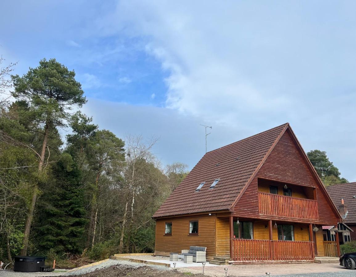 Cosy Lakeside Chalet With Option To Add Private Hot Tub Duneena エクステリア 写真